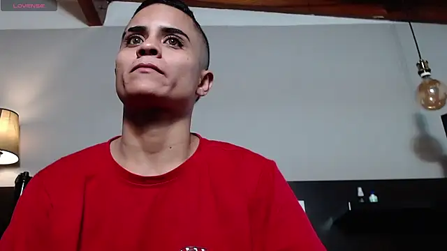 Liiamthompson online show from April 17, 10:01 pm