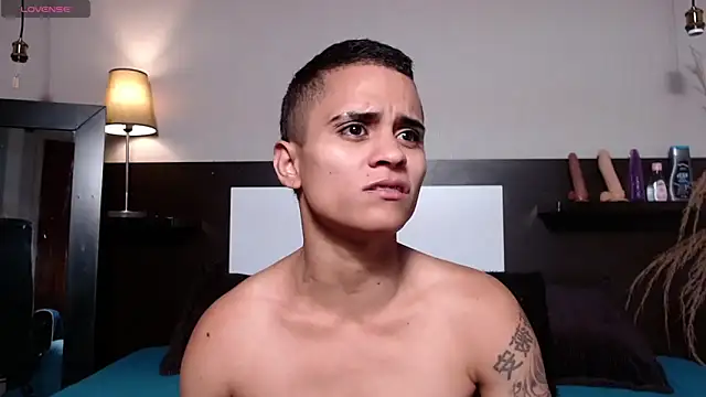 Liiamthompson online show from April 24, 12:30 pm