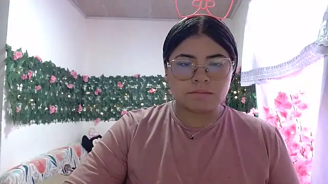 viccky vick online show from November 24, 8:00 pm