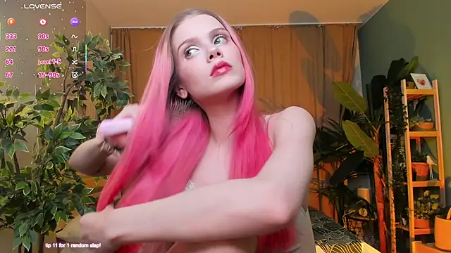 Gretchen Mol online show from December 16, 7:47 am