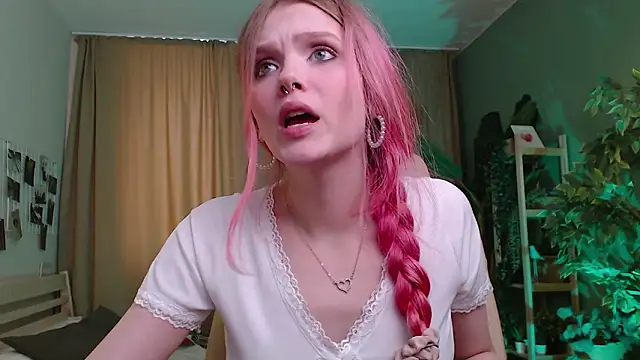 Gretchen Mol online show from March 5, 7:48 am