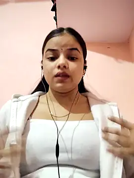 CUTE 09 online show from February 5, 5:32 am