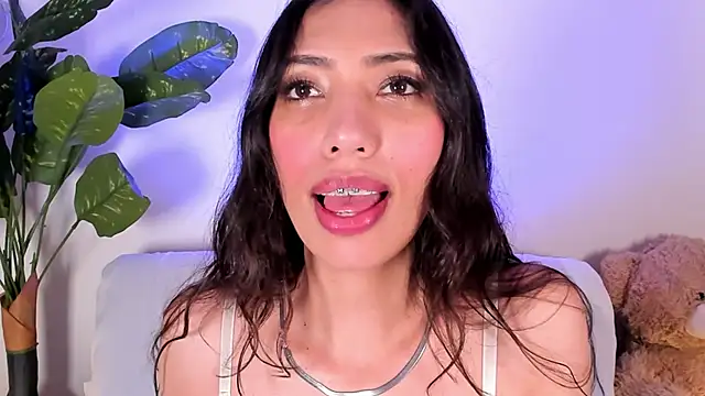 Miss veronicaa2 online show from April 23, 1:24 pm