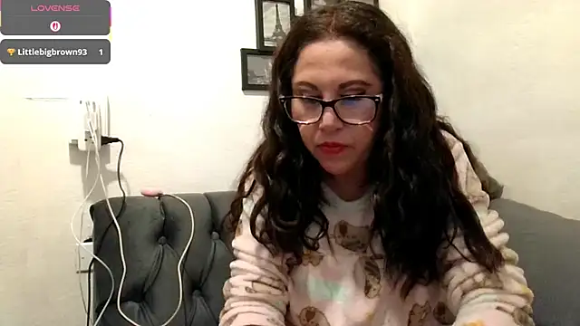 MirandaLatinaLovely online show from November 26, 6:31 pm