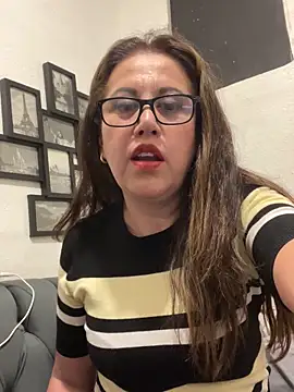 MirandaLatinaLovely online show from April 22, 3:14 am