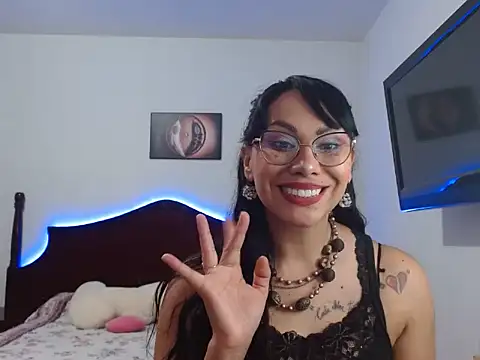 AloLovely  online show from May 6, 11:53 pm
