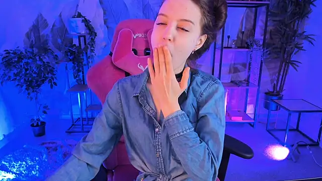 MilaStoyne online show from December 1, 6:50 am