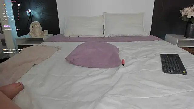 AlannaRussell  online show from February 14, 8:44 pm