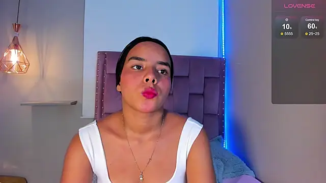 Roxy Stonee online show from April 22, 7:33 pm