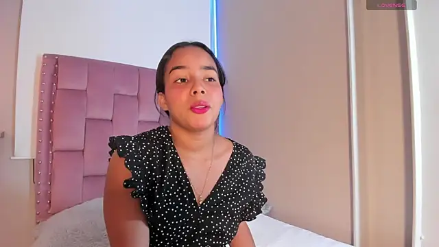 Roxy Stonee online show from April 21, 7:32 pm