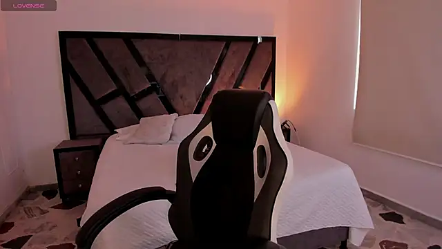 allicemackenzie online show from January 14, 10:04 pm