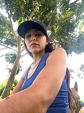 Sofiadelacruz online show from April 24, 5:05 pm