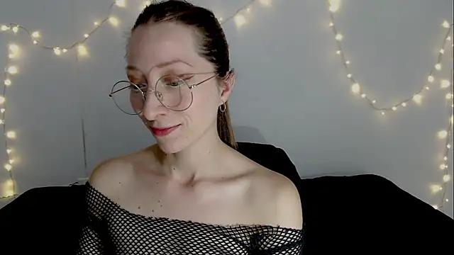 Carlin Diaz online show from April 5, 10:42 pm