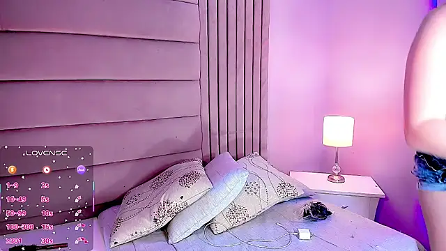 Dalis Hills online show from April 7, 4:47 am