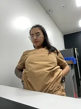 Snapshot of Emma_Giraldo chatting on October 5, 3:06 pm Emma Giraldo online show from October 5, 3:06 pm