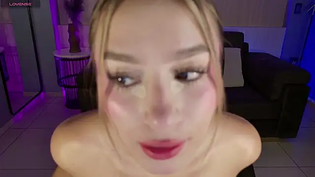 AmaiaHaywood online show from December 13, 8:15 pm