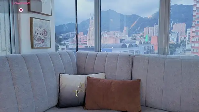 Daphne chers online show from April 22, 8:28 pm