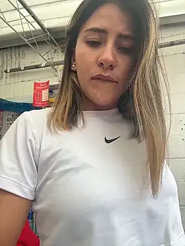 Andrea18 blonde online show from April 27, 7:44 pm