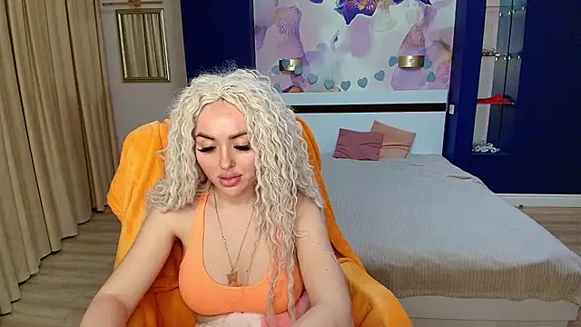 MissisCaty online show from November 4, 7:41 pm