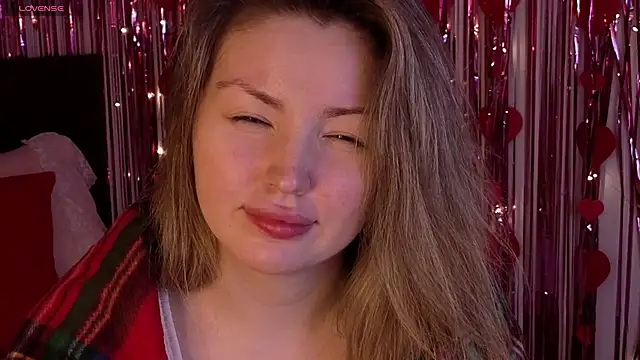 Lora Rosee online show from April 22, 2:25 pm