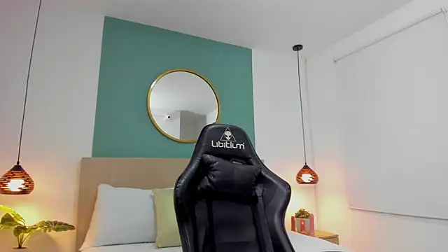 tiffanny doll  online show from April 24, 6:00 pm