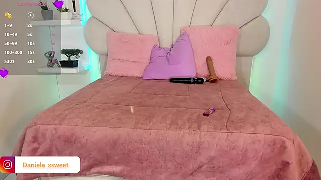 Danielaangelina online show from April 3, 5:27 am