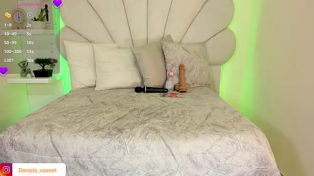 Danielaangelina online show from April 27, 5:59 am