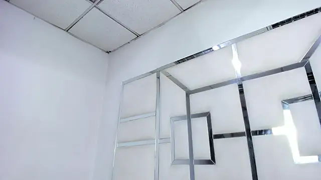 ZoeWan69 online show from April 24, 1:36 pm