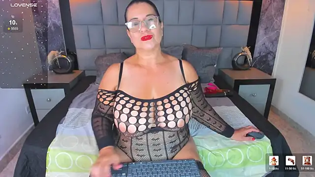 Your Lady Milf online show from April 25, 5:43 pm