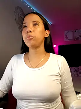 SallyWhitee online show from April 17, 5:09 am