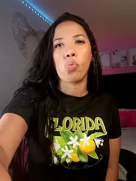 SallyWhitee online show from April 4, 5:28 am