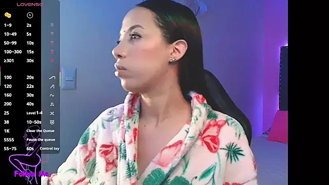 SallyWhitee online show from September 30, 5:13 am