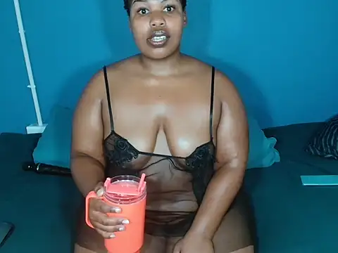 Snapshot of Cuddle_Bear chatting on October 10, 5:29 pm Cuddle Bear online show from October 10, 5:29 pm