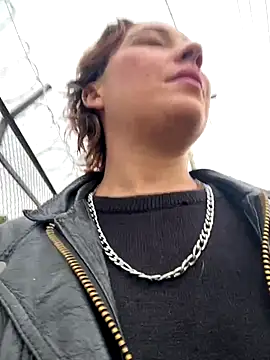 Maggie Geller online show from December 22, 9:40 pm