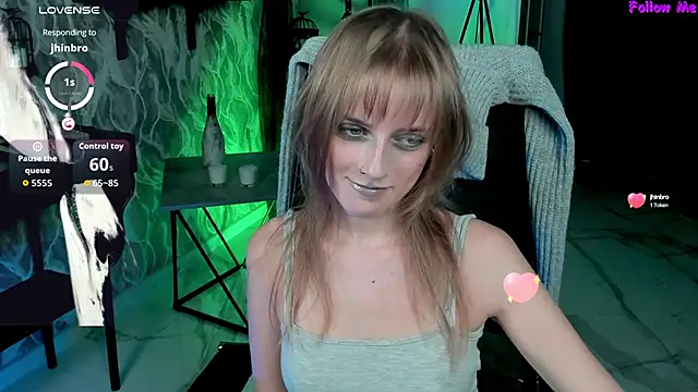 Snapshot of KiraMontoya chatting on October 15, 8:22 pm KiraMontoya online show from October 15, 8:22 pm