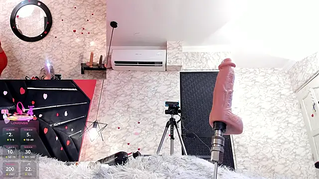 IVISBOUNCYASS online show from April 24, 1:58 pm