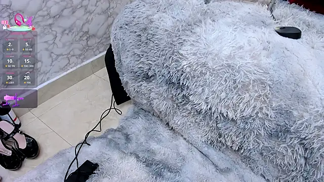 IVISBOUNCYASS online show from April 17, 12:51 pm