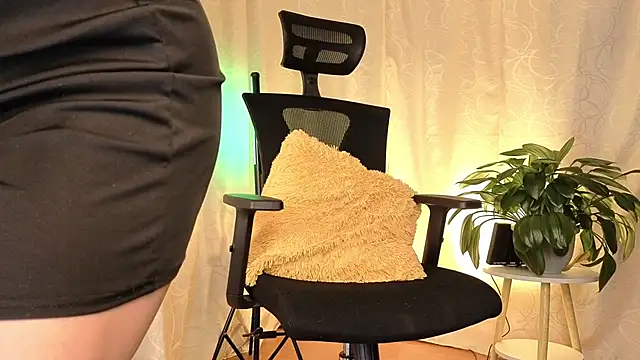 sophia dumont online show from April 17, 10:17 am