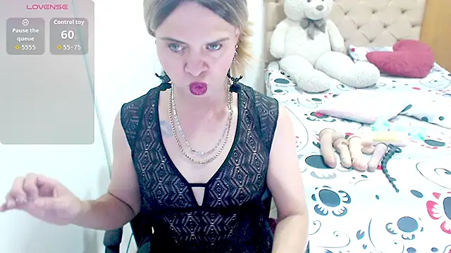 Snapshot of Dolldirtyxxx chatting on September 10, 4:45 am Dolldirtyxxx online show from September 10, 4:45 am