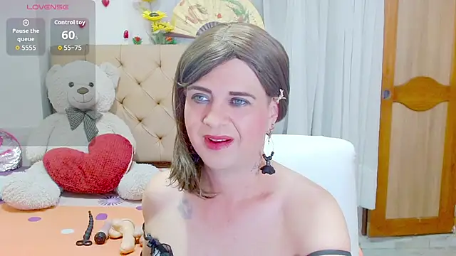 Snapshot of Dolldirtyxxx chatting on October 18, 5:21 am Dolldirtyxxx online show from October 18, 5:21 am