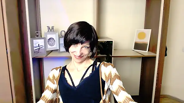 Snapshot of _AngeliaFlow_ chatting on October 4, 7:47 am AngeliaFlow online show from October 4, 7:47 am