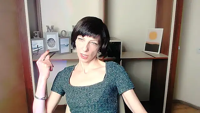 Snapshot of _AngeliaFlow_ chatting on September 22, 6:45 am AngeliaFlow online show from September 22, 6:45 am