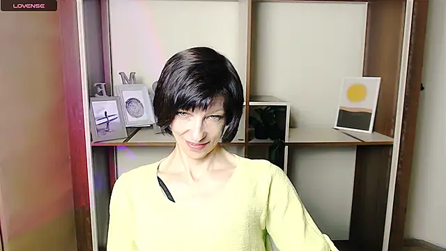 Snapshot of _AngeliaFlow_ chatting on October 10, 10:42 am AngeliaFlow online show from October 10, 10:42 am