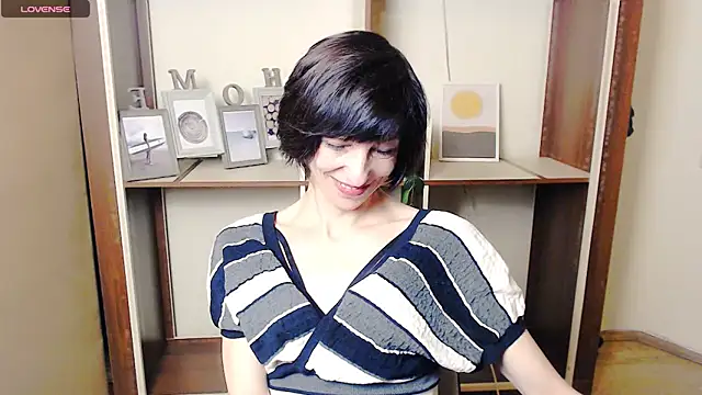 Snapshot of _AngeliaFlow_ chatting on October 16, 7:33 am AngeliaFlow online show from October 16, 7:33 am