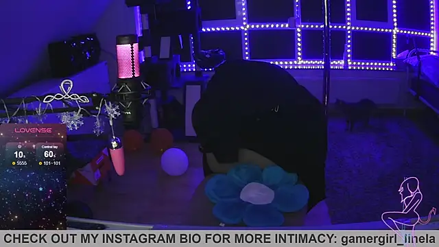 Gamergirl-Linela online show from November 3, 11:20 pm