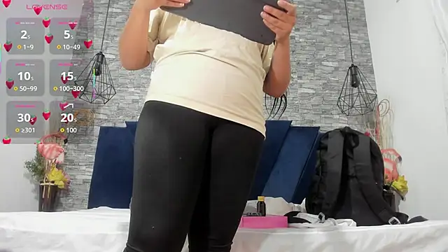 Sophia Brunett online show from October 8, 11:58 am