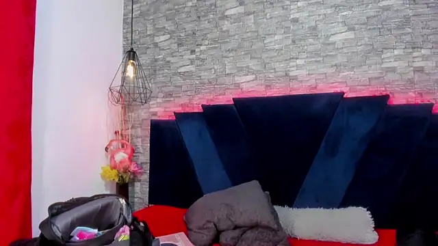 Sophia Brunett online show from April 15, 12:17 pm