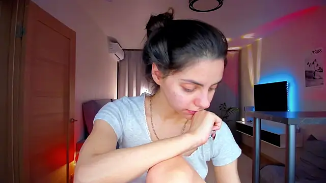 EmiliaZen online show from March 18, 7:19 pm