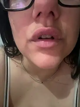 daianaspencer online show from April 28, 6:50 am