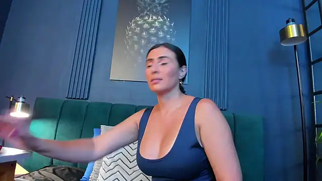 scarlet edwars online show from April 25, 7:22 pm